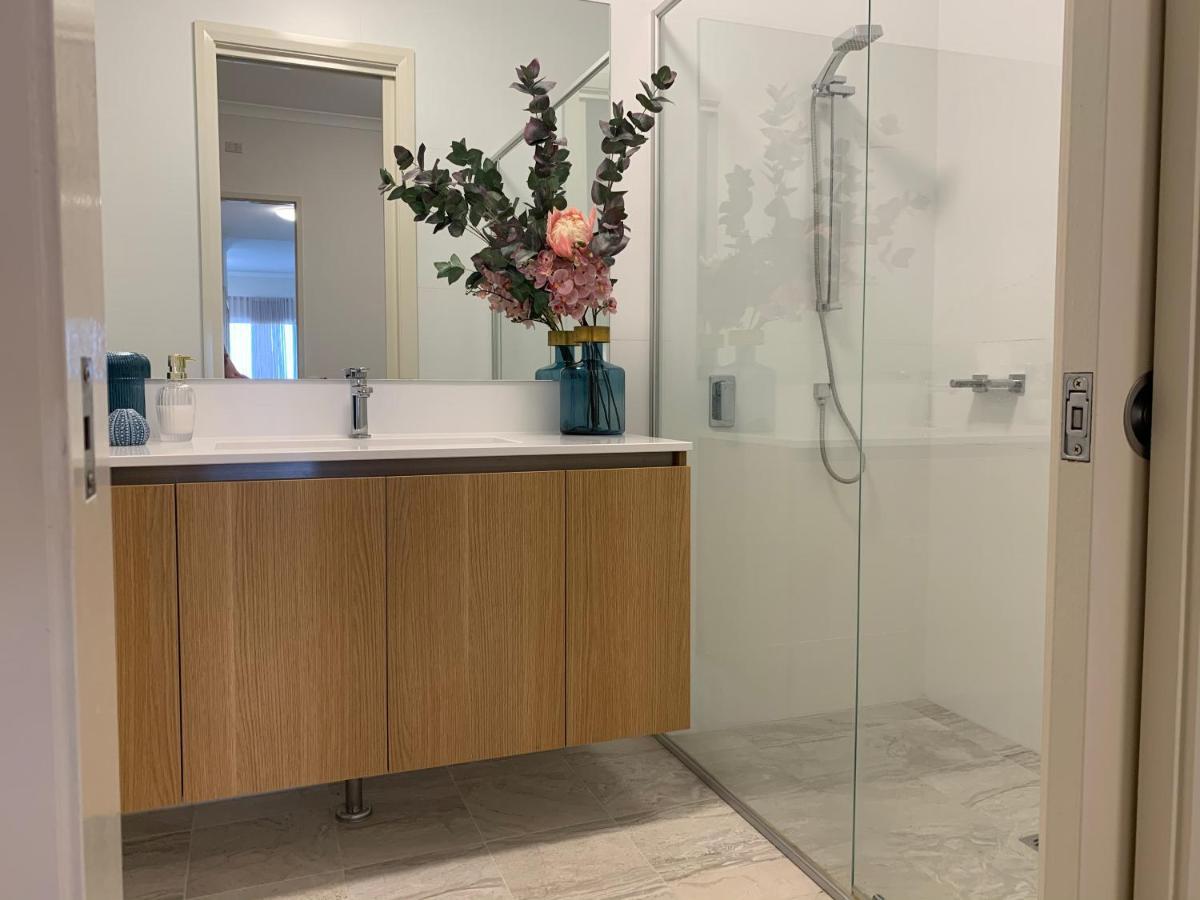 Mariner'S Cove ~ Luxe Waterfront Apartment Mindarie Exteriör bild